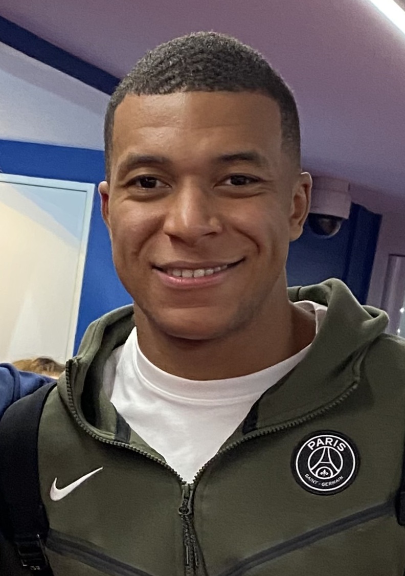 22岁恩德里克遭皇马外租？维拉罗马争抢，凯恩续约至2029